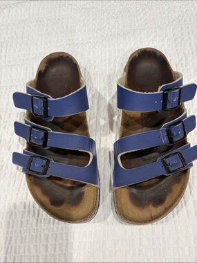 Birki’s Adult Triple-Strap Blue Sandals
Size 39 (8-8.5)